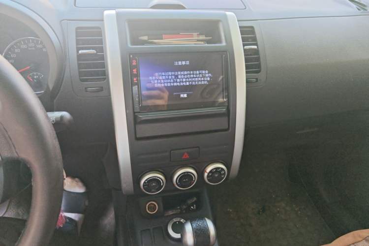 Used Dongfeng Fengdu MX6 2015 2.0L CVT 4x4 Excellence Edition Audio And AC Panel