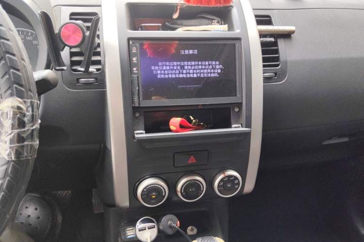 Used Dongfeng Fengdu MX6 2015 2.0L CVT Two-Wheel Drive Excellence Edition Audio And AC Panel
