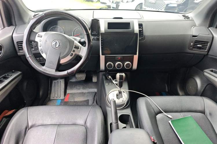 Used Dongfeng Fengdu MX6 2015 2.0L CVT 4x4 Excellence Edition Center Console