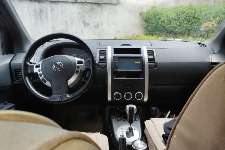 Used Dongfeng Fengdu MX6 2015 2.0L CVT Two-Wheel Drive Dream Edition Center Console