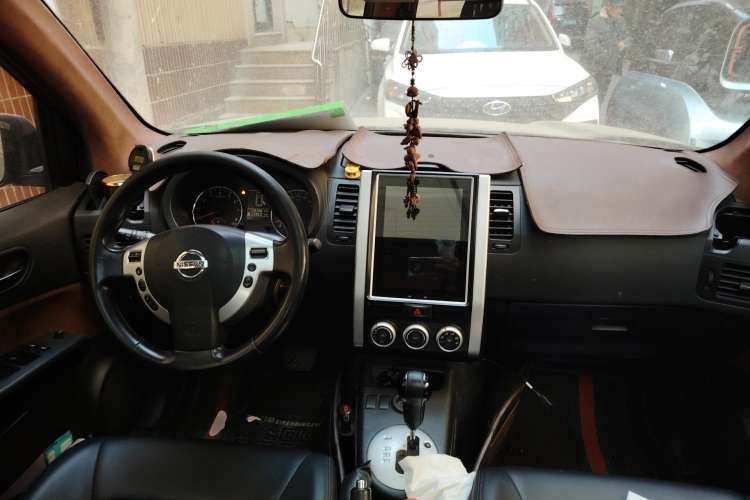 Used Dongfeng Fengdu MX6 2015 2.0L CVT Two-Wheel Drive Excellence Edition Center Console