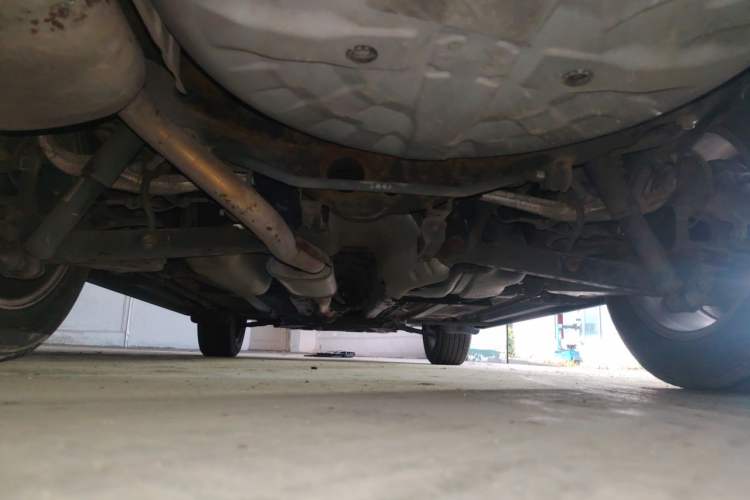 Used Dongfeng Fengdu MX6 2015 2.0L CVT Two-Wheel Drive Excellence Edition Chassis Rear