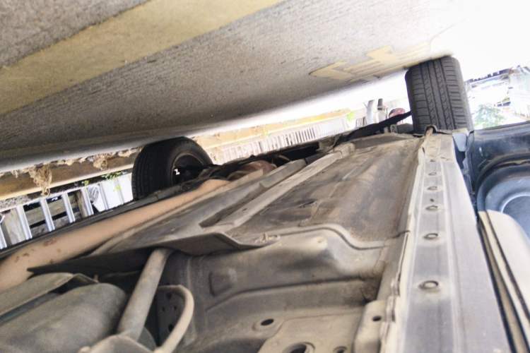 Used Dongfeng Fengdu MX6 2015 2.0L Manual Two-Wheel Drive Navigation Edition Chassis Rear Left