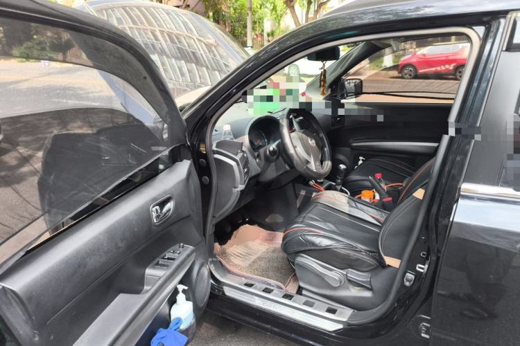 Used Dongfeng Fengdu MX6 2015 2.0L Manual 4x4 Navigation Edition Driver Seat