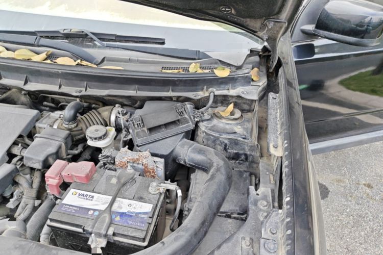 Used Dongfeng Fengdu MX6 2015 2.0L CVT Two-Wheel Drive All-Around Version Engine Bay Left