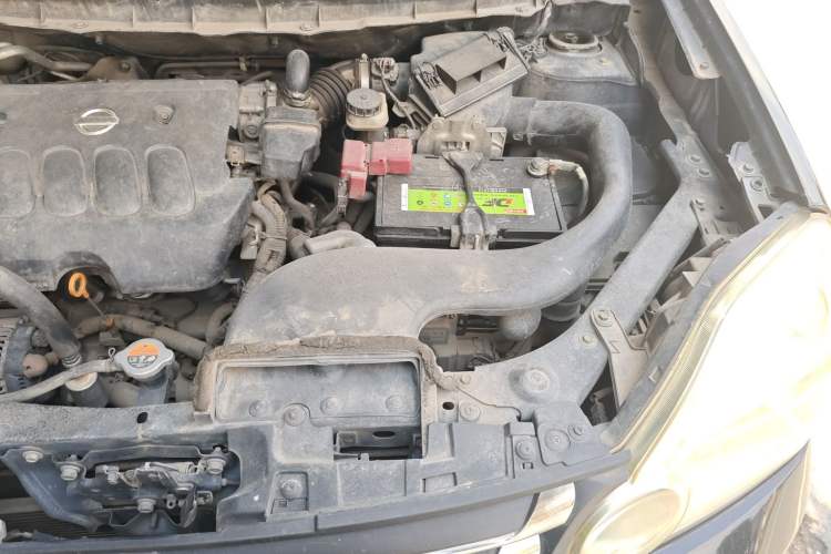 Used Dongfeng Fengdu MX6 2015 2.0L CVT Two-Wheel Drive All-Around Version Engine Bay Left