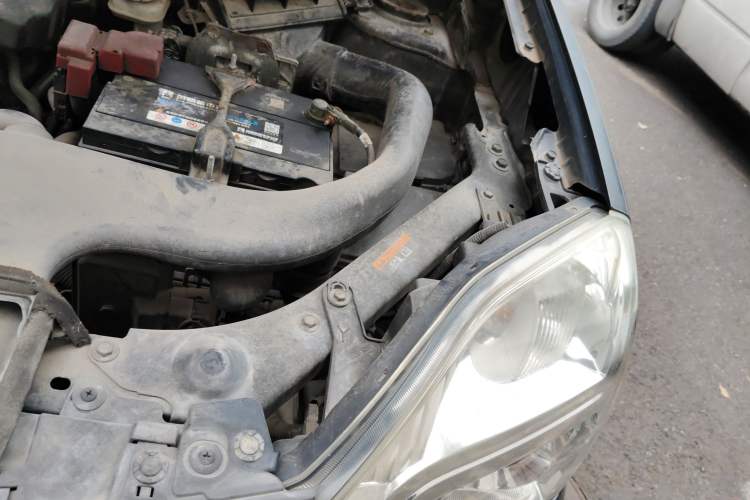Used Dongfeng Fengdu MX6 2015 2.0L CVT Two-Wheel Drive Dream Edition Engine Bay Left