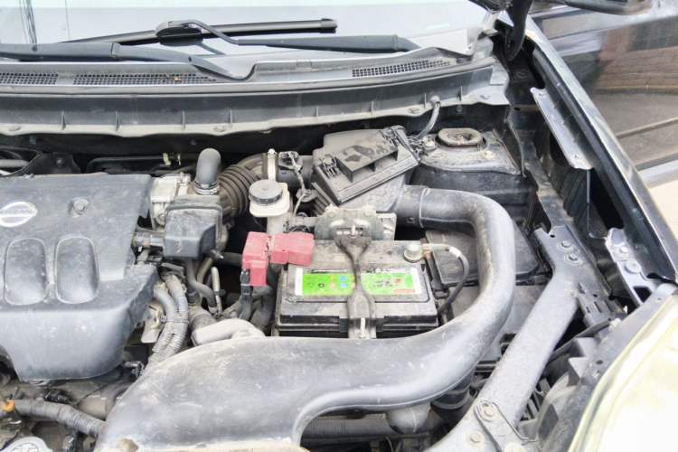 Used Dongfeng Fengdu MX6 2015 2.0L Manual Two-Wheel Drive Navigation Edition Engine Bay Left