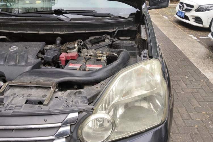 Used Dongfeng Fengdu MX6 2015 2.0L CVT Two-Wheel Drive Excellence Edition Engine Bay Left