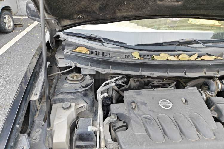 Used Dongfeng Fengdu MX6 2015 2.0L CVT Two-Wheel Drive All-Around Version Engine Bay Right