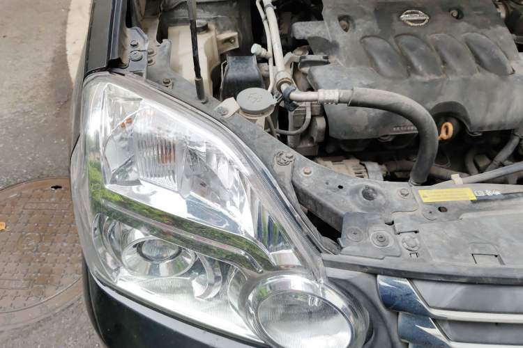 Used Dongfeng Fengdu MX6 2015 2.0L CVT Two-Wheel Drive Dream Edition Engine Bay Right