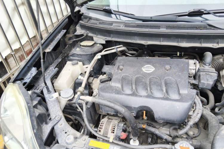 Used Dongfeng Fengdu MX6 2015 2.0L Manual Two-Wheel Drive Navigation Edition Engine Bay Right