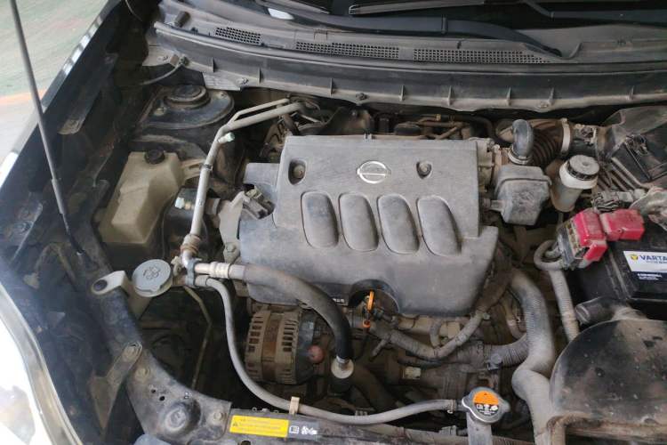 Used Dongfeng Fengdu MX6 2015 2.0L CVT Two-Wheel Drive Excellence Edition Engine Bay Right