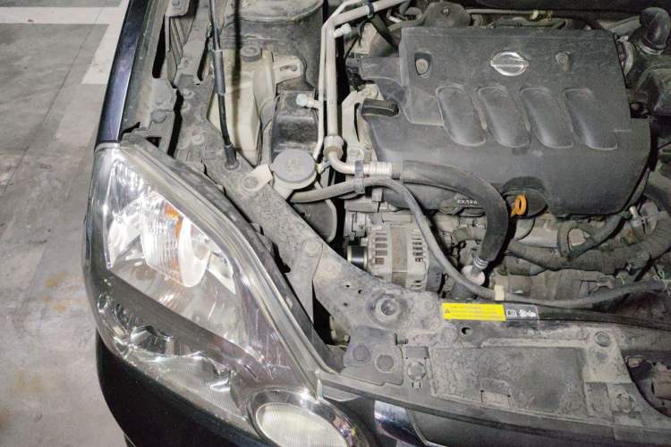 Used Dongfeng Fengdu MX6 2015 2.0L CVT Two-Wheel Drive Dream Edition Engine Bay Right