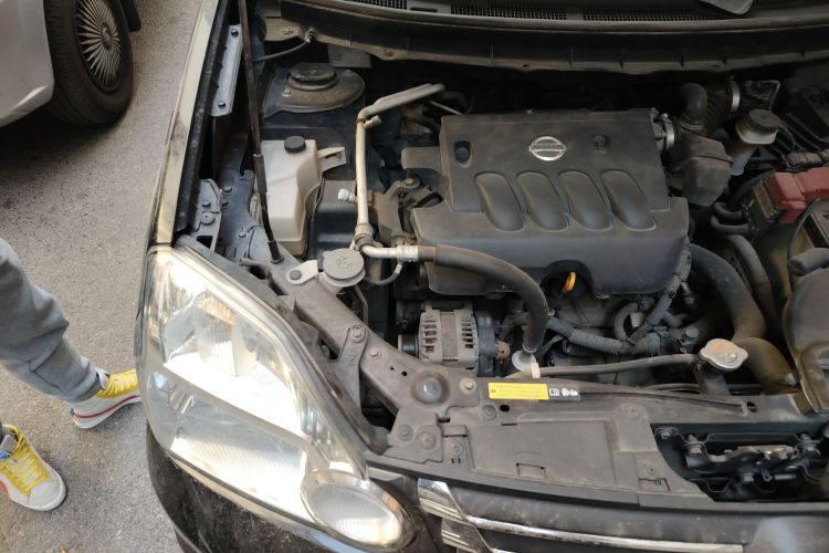 Used Dongfeng Fengdu MX6 2015 2.0L CVT Two-Wheel Drive Excellence Edition Engine Bay Right
