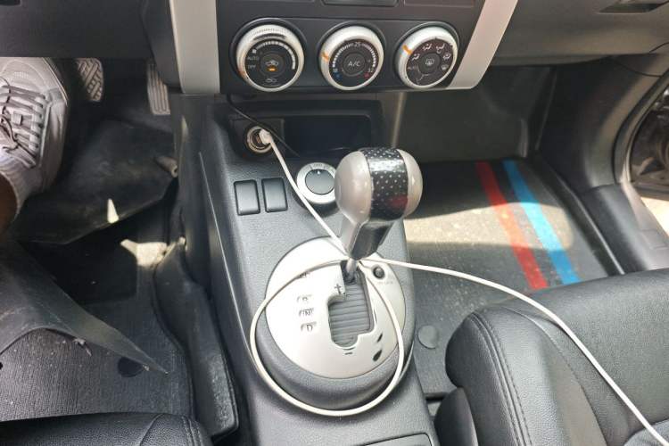 Used Dongfeng Fengdu MX6 2015 2.0L CVT 4x4 Excellence Edition Gear Lever
