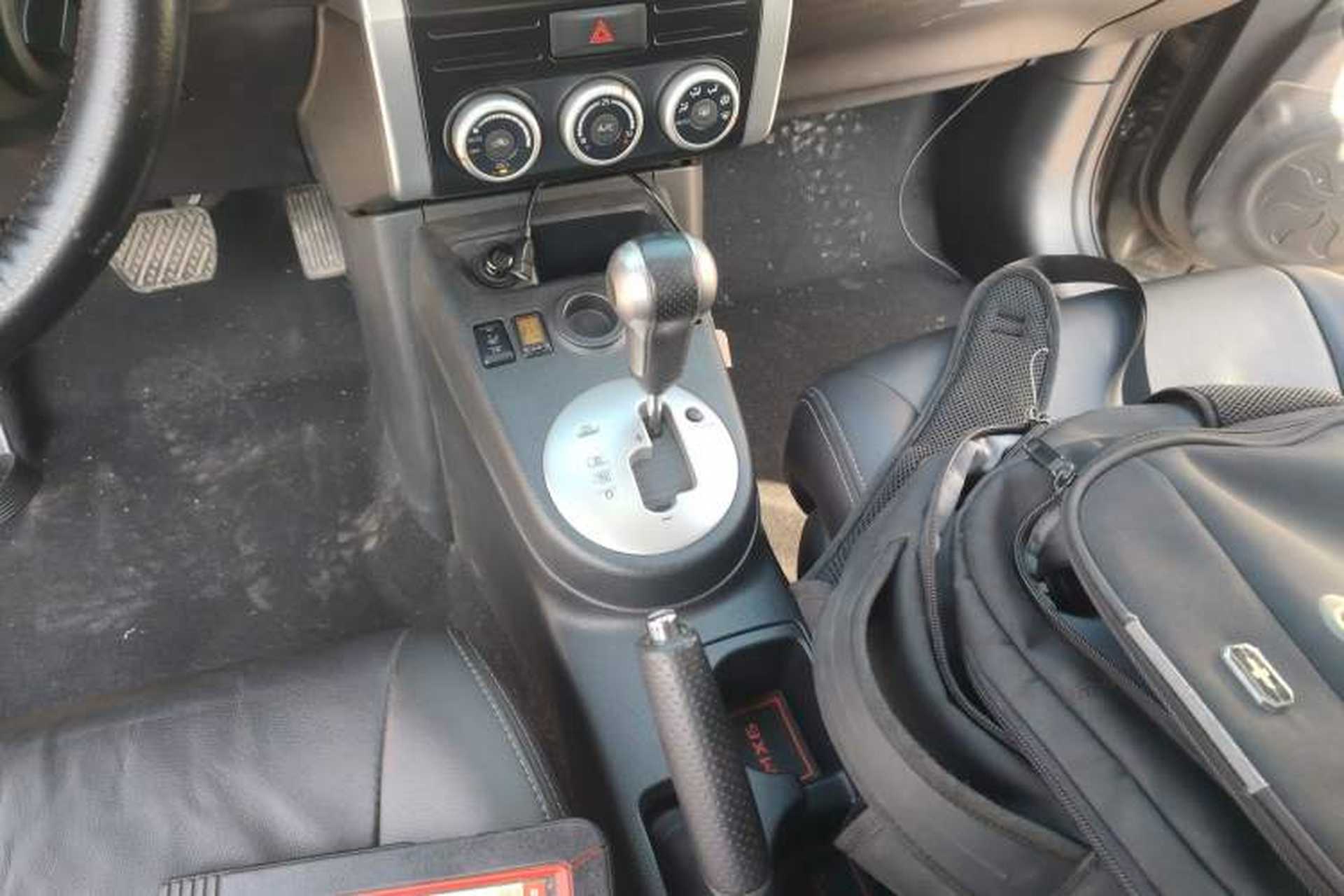 Used Dongfeng Fengdu MX6 2015 2.0L CVT Two-Wheel Drive Dream Edition Gear Lever