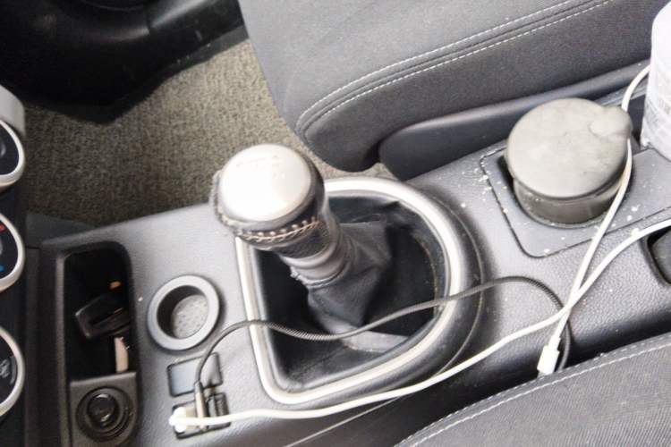 Used Dongfeng Fengdu MX6 2015 2.0L Manual Two-Wheel Drive Navigation Edition Gear Lever