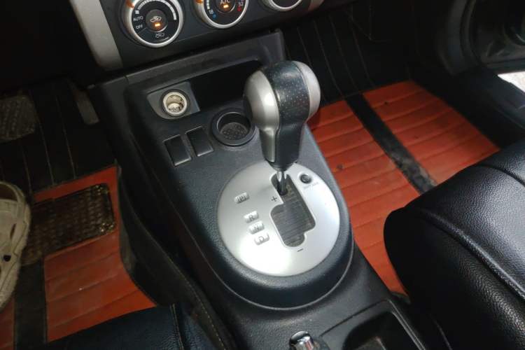 Used Dongfeng Fengdu MX6 2015 2.0L CVT Two-Wheel Drive Excellence Edition Gear Lever