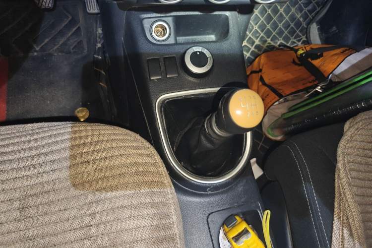 Used Dongfeng Fengdu MX6 2015 2.0L Manual 4x4 Navigation Edition Gear Lever