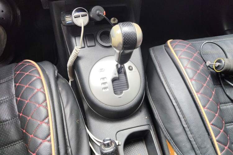 Used Dongfeng Fengdu MX6 2015 2.0L CVT Two-Wheel Drive Excellence Edition Gear Lever