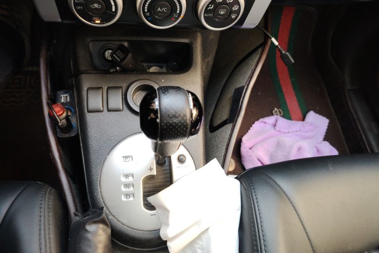 Used Dongfeng Fengdu MX6 2015 2.0L CVT Two-Wheel Drive Excellence Edition Gear Lever