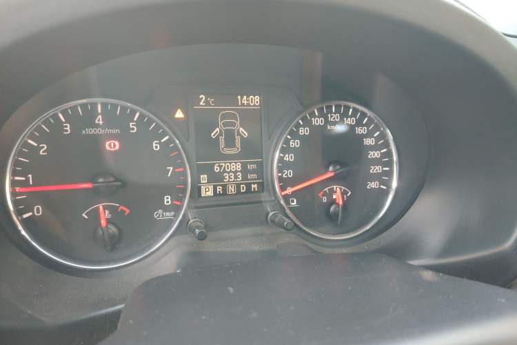 Used Dongfeng Fengdu MX6 2015 2.0L CVT Two-Wheel Drive Dream Edition Instrument Cluster