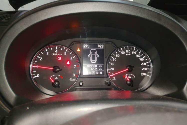 Used Dongfeng Fengdu MX6 2015 2.0L CVT Two-Wheel Drive Excellence Edition Instrument Cluster