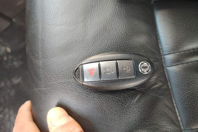 Used Dongfeng Fengdu MX6 2015 2.0L CVT Two-Wheel Drive Dream Edition Interior 1