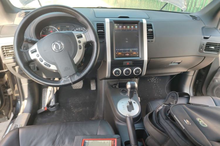Used Dongfeng Fengdu MX6 2015 2.0L CVT Two-Wheel Drive Dream Edition Interior 2