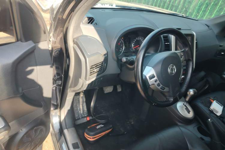 Used Dongfeng Fengdu MX6 2015 2.0L CVT Two-Wheel Drive Dream Edition Interior 3