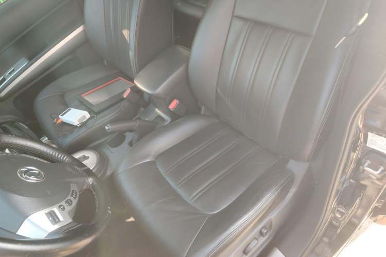 Used Dongfeng Fengdu MX6 2015 2.0L CVT Two-Wheel Drive Dream Edition Left Front Seat