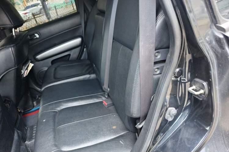 Used Dongfeng Fengdu MX6 2015 2.0L CVT 4x4 Excellence Edition Left Rear Seat