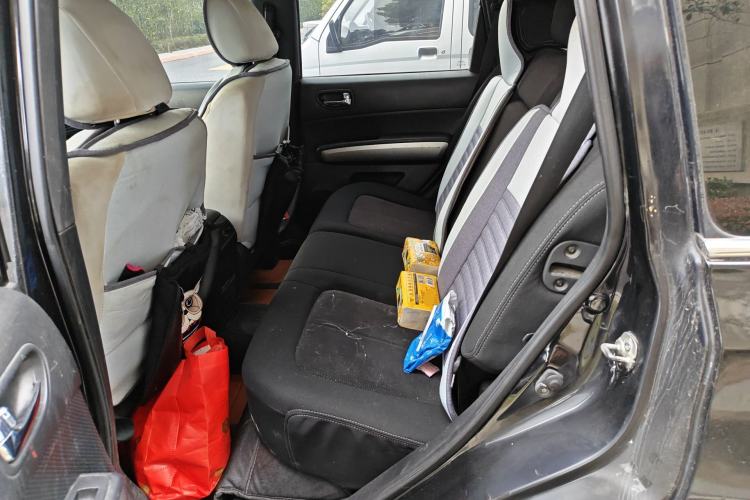 Used Dongfeng Fengdu MX6 2015 2.0L CVT Two-Wheel Drive All-Around Version Left Rear Seat
