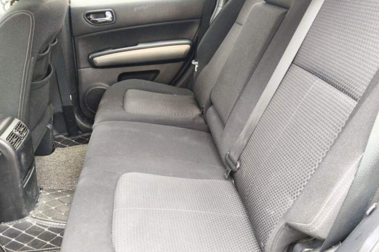 Used Dongfeng Fengdu MX6 2015 2.0L Manual Two-Wheel Drive Navigation Edition Left Rear Seat