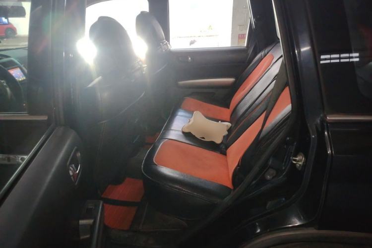 Used Dongfeng Fengdu MX6 2015 2.0L CVT Two-Wheel Drive Excellence Edition Left Rear Seat
