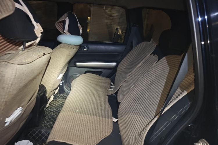 Used Dongfeng Fengdu MX6 2015 2.0L Manual 4x4 Navigation Edition Left Rear Seat
