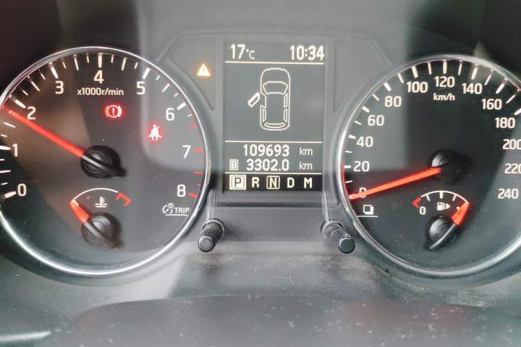 Used Dongfeng Fengdu MX6 2015 2.0L CVT Two-Wheel Drive Dream Edition Odometer Close Up