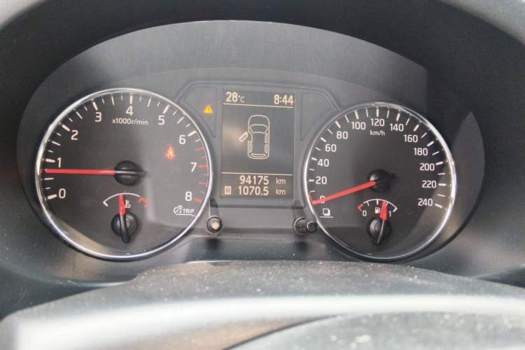 Used Dongfeng Fengdu MX6 2015 2.0L Manual Two-Wheel Drive Navigation Edition Odometer Close Up