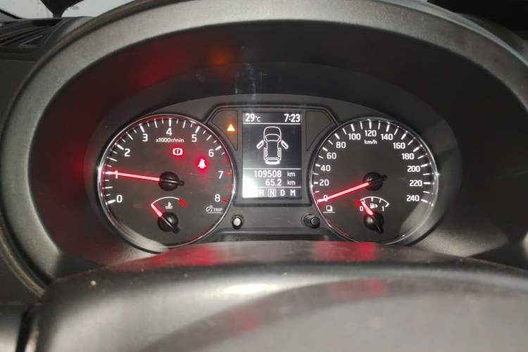 Used Dongfeng Fengdu MX6 2015 2.0L CVT Two-Wheel Drive Excellence Edition Odometer Close Up