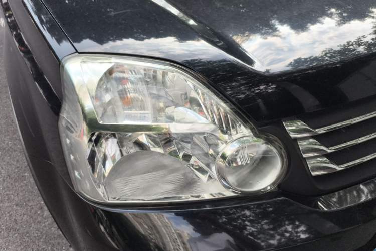 Used Dongfeng Fengdu MX6 2015 2.0L Manual 4x4 Navigation Edition Right Front Headlight
