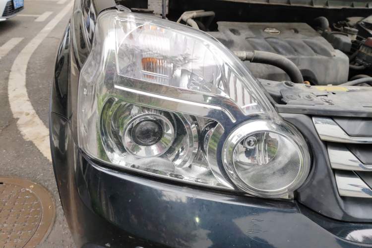 Used Dongfeng Fengdu MX6 2015 2.0L CVT Two-Wheel Drive Dream Edition Right Front Headlight