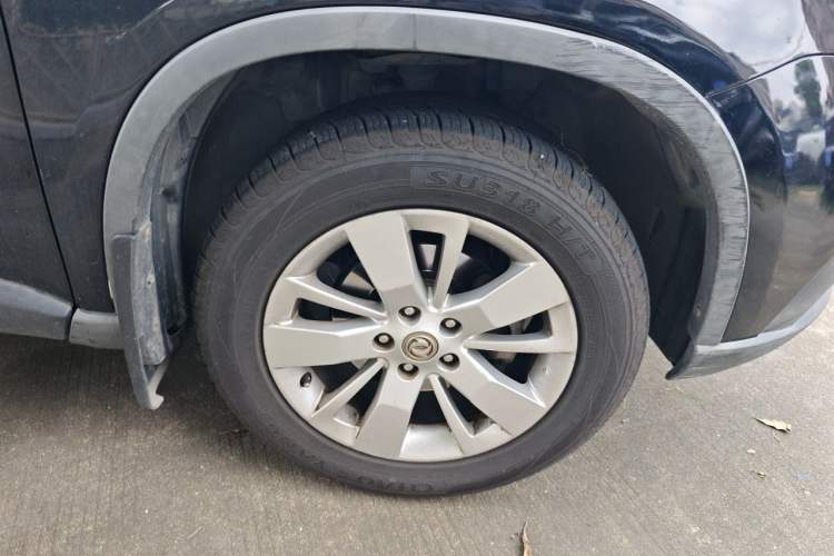 Used Dongfeng Fengdu MX6 2015 2.0L CVT 4x4 Excellence Edition Right Front Wheel Hub