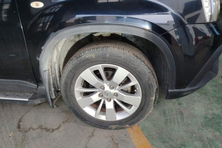 Used Dongfeng Fengdu MX6 2015 2.0L CVT Two-Wheel Drive Excellence Edition Right Front Wheel Hub