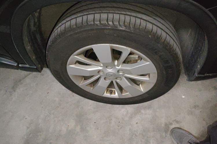 Used Dongfeng Fengdu MX6 2015 2.0L CVT Two-Wheel Drive Dream Edition Right Front Wheel Hub