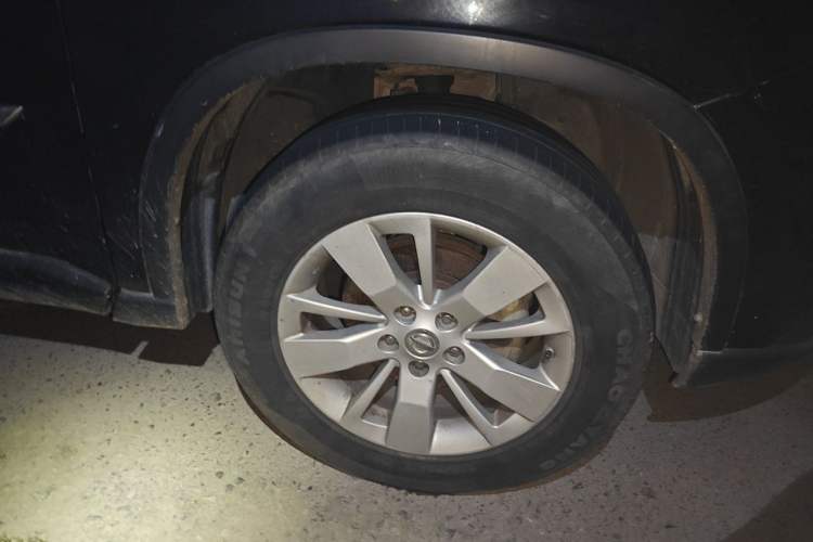 Used Dongfeng Fengdu MX6 2015 2.0L Manual 4x4 Navigation Edition Right Front Wheel Hub