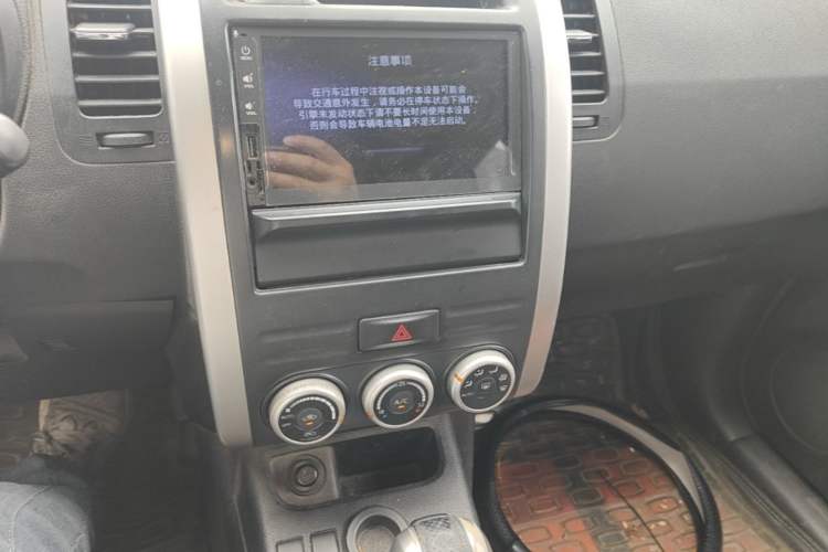 Used Dongfeng Fengdu MX6 2015 2.0L CVT Two-Wheel Drive Excellence Edition Audio And AC Panel