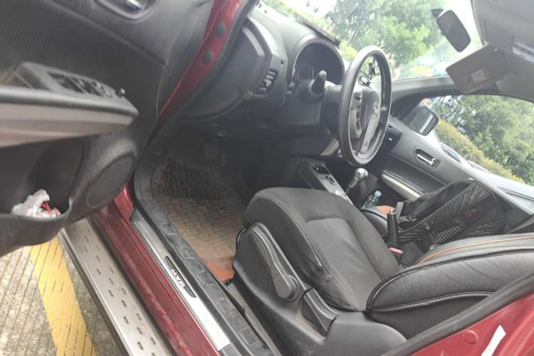 Used Dongfeng Fengdu MX6 2015 2.0L CVT Two-Wheel Drive Excellence Edition Driver Seat