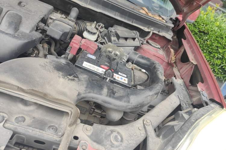 Used Dongfeng Fengdu MX6 2015 2.0L CVT Two-Wheel Drive Excellence Edition Engine Bay Left