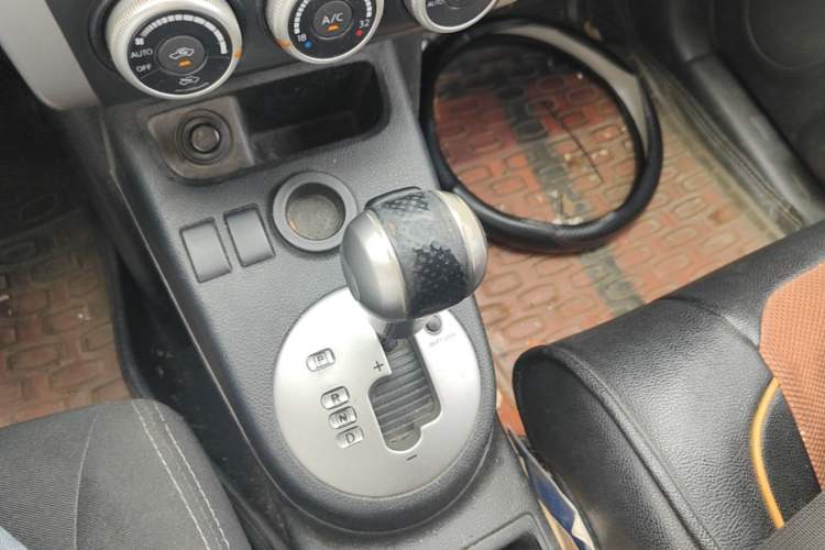 Used Dongfeng Fengdu MX6 2015 2.0L CVT Two-Wheel Drive Excellence Edition Gear Lever